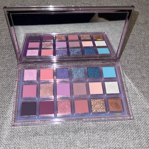 Huda Beauty Mercury Retrograde Eyeshadow Palette - like new - Picture 2 of 2